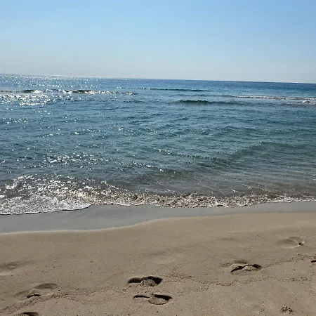 Pochi Passi Dal Mare *