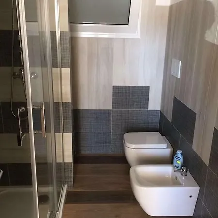 Pochi Passi Dal Mare *