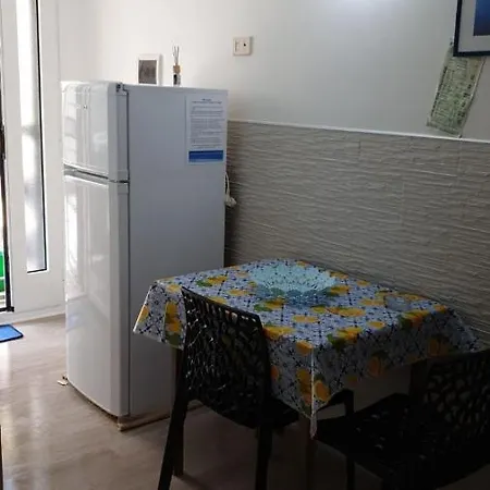 Pochi Passi Dal Mare *